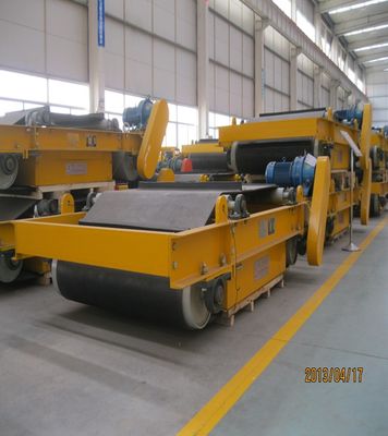 750 KG χωρητικότητα φορτίου Κρεμασμένος διασταυρούμενος ιμάντα μαγνητικός διαχωριστής για μαγνητικό διαχωρισμό